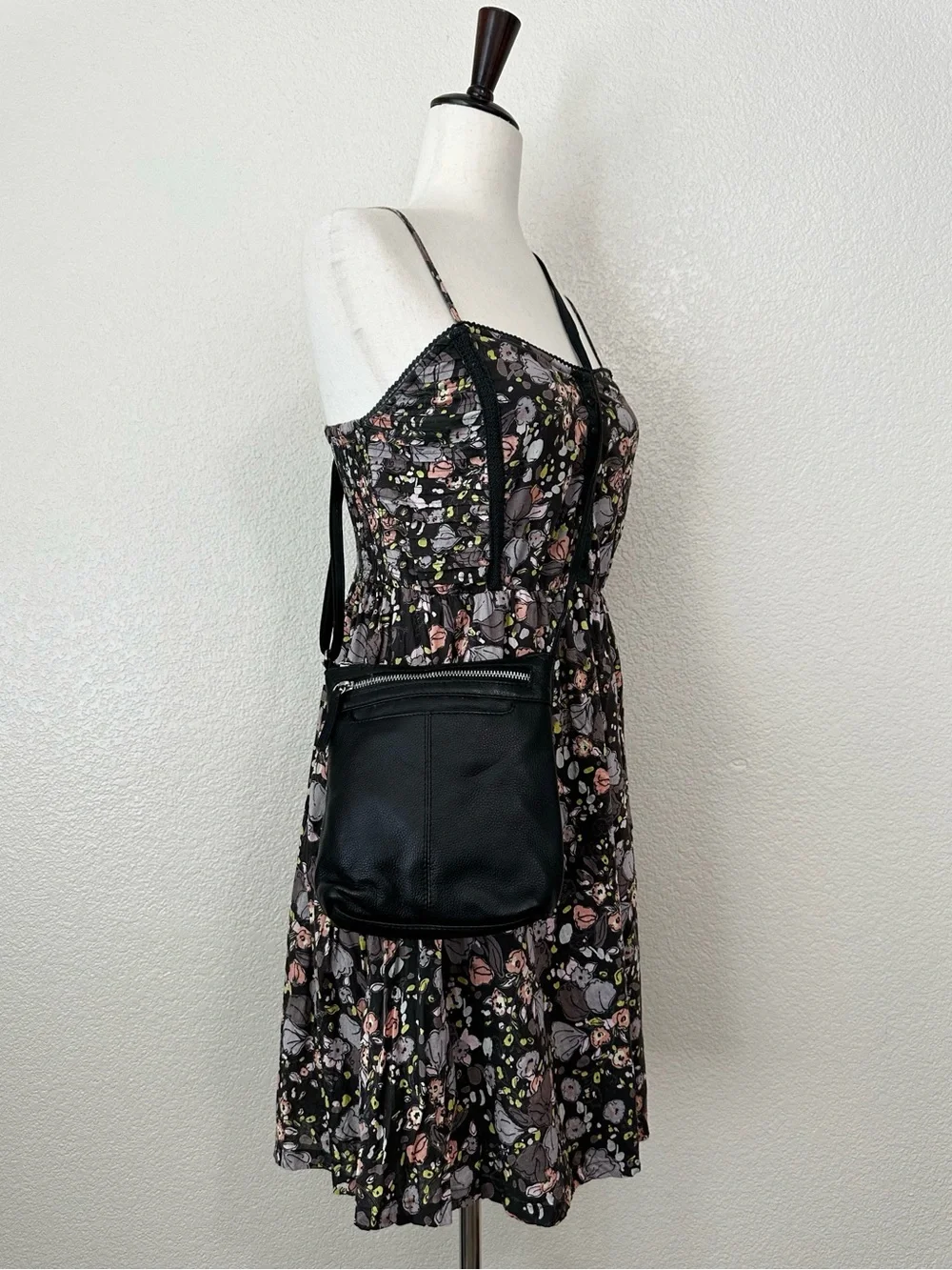 Bueno Black 100% Genuine Leather Zipper Top Crossbody Bag